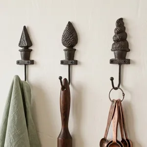 Lot de trois crochets muraux rustiques en fonte avec embouts décoratifs pour l'organisation de maison