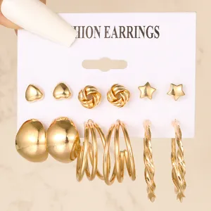 Modisches goldfarbenes Ohrring-Set mit Herz-, Stern- und geometrischen Reifendesigns.