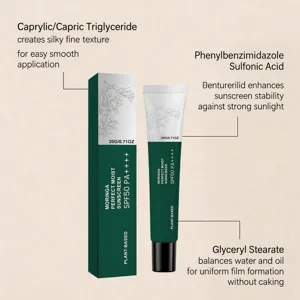 Détail de crème solaire hydratante au moringa avec formule à base de plantes et actifs.