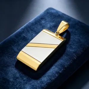 Pendentif militaire géométrique en acier inoxydable pour hommes, détail de lignes.