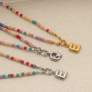 Collier de perles colorées bohème avec pendentif lettre en acier inoxydable pour femmes