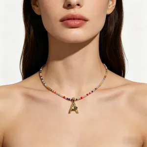 Collana Girocollo Boho Fatta a Mano con Catena di Perline in Acciaio Inossidabile Placcato Oro Pendente Lettera Alfabeto Strass Gioielli Unisex