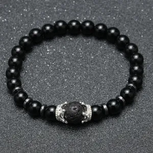 Bracelet de perles noir pour homme avec pierre de lave et pendentif couronne détail bijoux