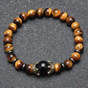Bracelet pour homme en perles de œil de tigre naturel avec pendentif couronne vintage.