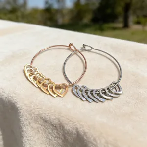 Edelstahl Herz Anhänger Armreif, elegante goldene und silberne verstellbare Drahtmanschette.