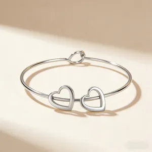 Edelstahl Herz Armreif Detail, silbernes Doppelherz offenes Armband, modisches Schmuckteil.