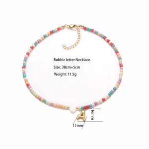 Bunte Perlen Halskette mit klobigem Buchstaben A Anhänger im modischen Boho Stil fuer Damen Schmuck