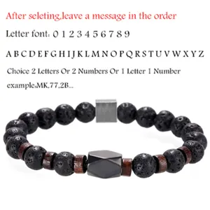 Personalisierbares Herren Perlenarmband mit Lava Stein, Holzperlen und Metallanhänger.