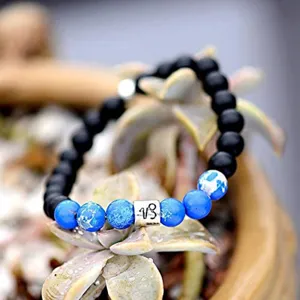 Bracelet de perles zodiaque Capricorne avec turquoise bleue de 8mm et perles mates noires couple