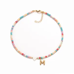 Bunte Perlen Damen Halskette mit Herz Muschel und goldener Buchstabe M Anhänger Schmuck