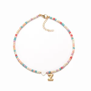 Bunte Perlenkette mit goldem Buchstaben Z Anhänger, süßer böhmischer Modeschmuck für Damen.