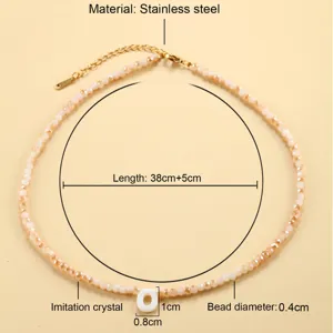 Collier de perles en acier inoxydable avec détails de dimensions et matériau principal.
