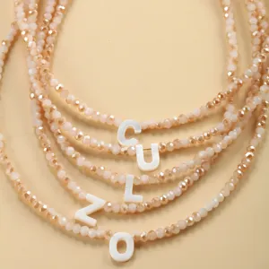 Collier de perles multicouche avec pendentifs lettres en coquillage, chaîne de clavicule chic style bohème