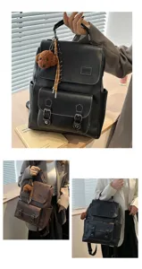 Zaini vintage in pelle PU nera e marrone con simpatico ciondolo a forma di cagnolino.