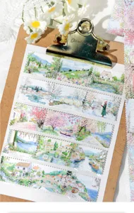 Vue détaillée de ruban washi avec timbres de paysages naturels et fini pailleté.