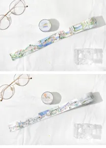 Vue macro détaillée de ruban washi avec motifs paysages timbres nature pour scrapbooking