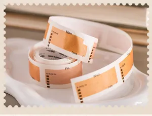 Dettaglio di etichette washi tape arancioni vintage per il journaling e fai da te