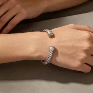 Bracelet jonc en câble torsadé en acier inoxydable avec embouts gaufrés en diamant unis