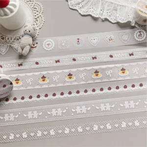 Set mit 6 Rollen süßem Washi-Tape mit Spitzenmotiv und verschiedenen DIY-Mustern.