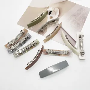 Barrettes à cheveux rectangulaires en acétate coloré avec détails du mécanisme
