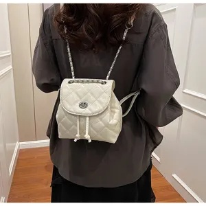Rucksack aus cremefarbenem gestepptem Lackleder mit Kettenriemen für Damen im Korea-Stil