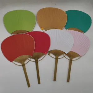 Bunte einfache Fächer mit Bambusgriff Detailansicht, traditionelles DIY runder Fächer Set.