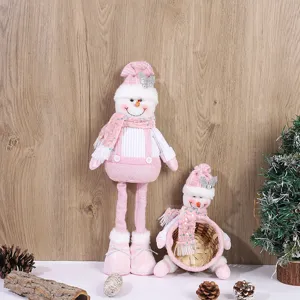Vue detaillee de l ensemble de poupees de bonhomme de neige de Noel roses avec jambes reglables.