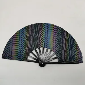 Gedetailleerd overzicht van de 8-inch reflecterende opvouwbare handwaaier met zwarte ribben.