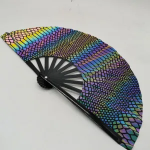 Detailopname van de holografische reflecterende opvouwbare waaier met een zwart frame.
