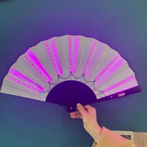 Detailaufnahme eines 33 cm weißen Faltfächers mit leuchtend rosa LED-Lichtstreifen und schwarzem Rahmen