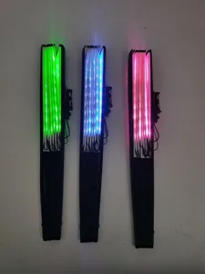 Detailansicht von 10-Zoll-LED-Faltfächern in den Farben Grün, Blau und Pink
