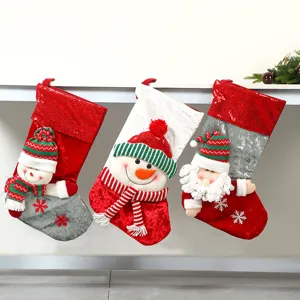 Weihnachtsstrumpf Deko Detail, Plüsch Schneemann Weihnachtsmann Feiertag Süßigkeitsbeutel.