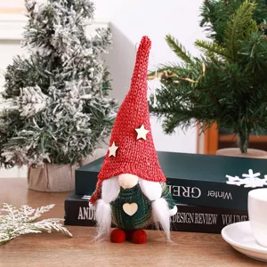 Weihnachten Wichtel Plüschpuppe gesichtsloser alter Mann Hängedekoration mit Strickmütze.