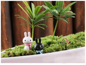 Mini mignonnes figurines de lapin noir et blanc pour accessoires DIY de micro-paysage.