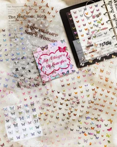 Detailweergave van vintage vlinderstickers voor scrapbooking en DIY-decoratie.