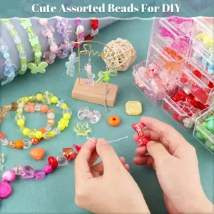 Kit de cuentas acrílicas variadas para hacer pulseras y collares DIY coloridos.