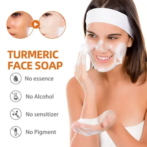 Savon facial au curcuma pour un nettoyage doux et soin, mousse nettoyante naturelle bio.