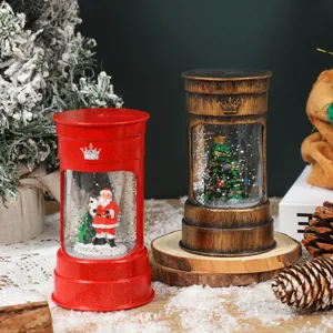 Kerst waterlantern nachtlampje, decoratief bureau ornament met gloeiende sneeuwbol effect erin.