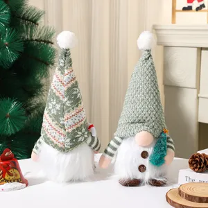 Peluche gnomo di Natale con cappello lavorato a maglia e luci, decorazione natalizia ideale.