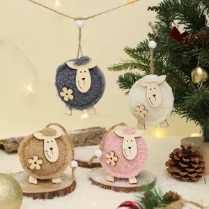 Mignons ornements suspendus en laine de mouton de Noël, parfaits pour le sapin et la fête.