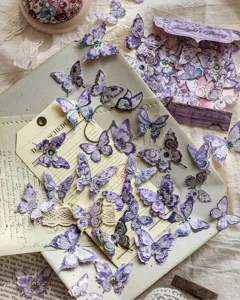 Primer plano de pegatinas de mariposa 3D vintage para decoración de álbumes