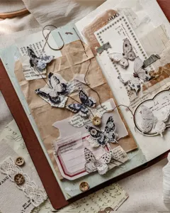 Pegatinas de mariposas vintage para scrapbooking en un collage artístico y creativo