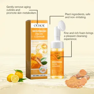 Detergente viso alla curcuma OUHOE con testina a spazzola, pulisce delicatamente e illumina.