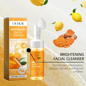 Dettaglio detergente viso alla curcuma OUHOE, formula detergente delicata e lenitiva.