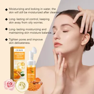 Detergente viso schiarente OUHOE con estratto di curcuma, idratante delicato e controllo.