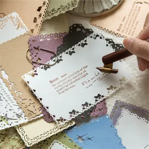 Carta di pizzo traforata vintage per decorazione di diari e scrapbooking creativo DIY.