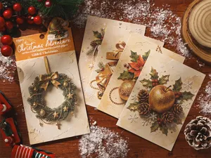 Primo piano di 10 fogli di carta per scrapbooking di Natale a rilievo stile vintage.