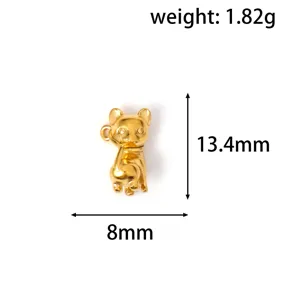 Dettaglio macro del ciondolo animale in oro 3D con altezza 13,4 mm e larghezza 8 mm