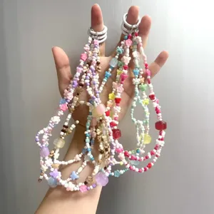 Correas de teléfono de cuentas acrílicas de colores con dijes de flores y estrellas