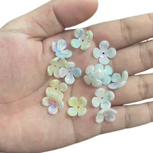 Cuentas de flores de cuatro pétalos iridiscentes degradadas AB de 14 mm para hacer joyas